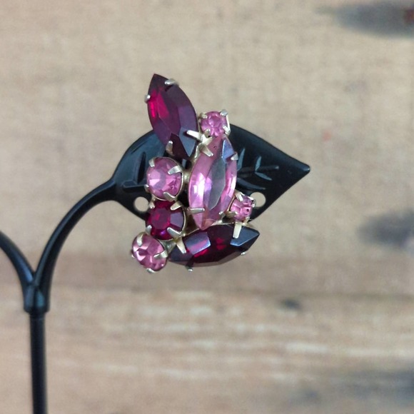 Vintage Red and Pink Prong-Set Rhinestone Clip-on Earrings - Picture 4 of 6